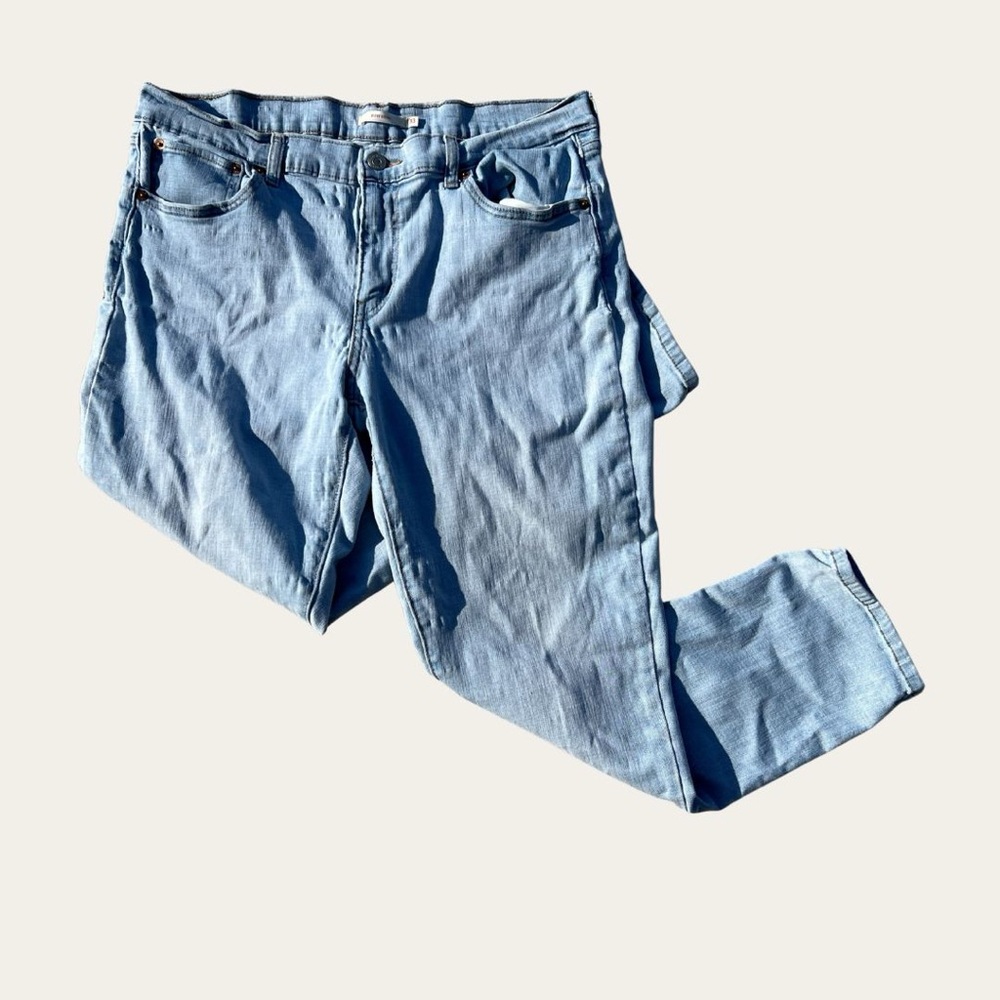 Old Navy Blue Relaxed Jeans with Classic Denim Style
